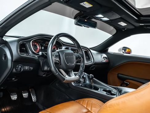 Used 2018 Dodge Challenger SRT Hellcat RWD image 19