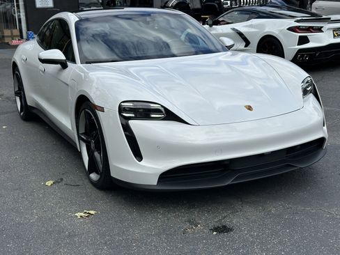 Used 2022 Porsche Taycan image 6