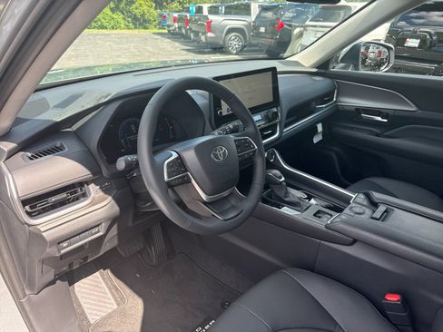 Used 2026 Toyota Grand Highlander AWD image 10