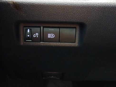 Used 2021 Toyota RAV4 LE FWD image 12