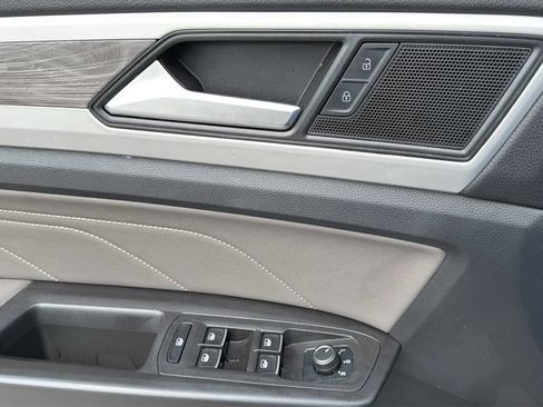Used 2022 Volkswagen Atlas Cross Sport SE FWD image 16