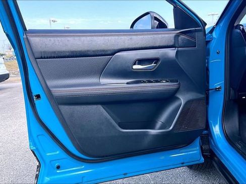 Certified 2025 Nissan Kicks SR image 17