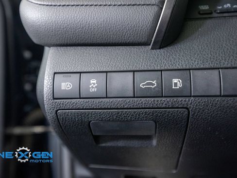 Used 2018 Toyota Camry LE w/ Convenience Package FWD image 13