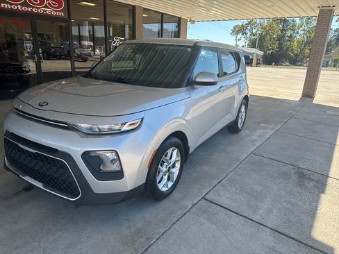 Used 2020 Kia Soul S image 1