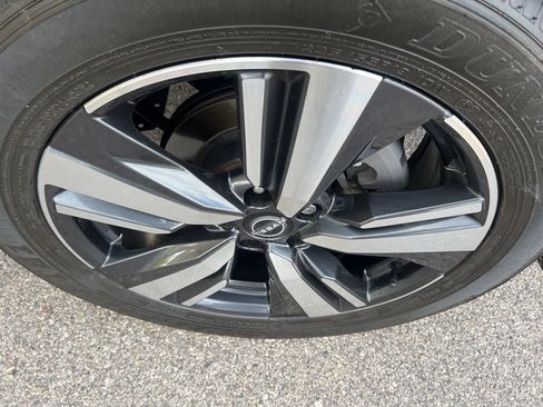 Certified 2024 Nissan Rogue SL w/ SL Premium Package AWD/4WD image 44