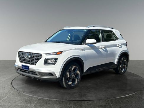 Used 2025 Hyundai Venue SEL FWD image 3
