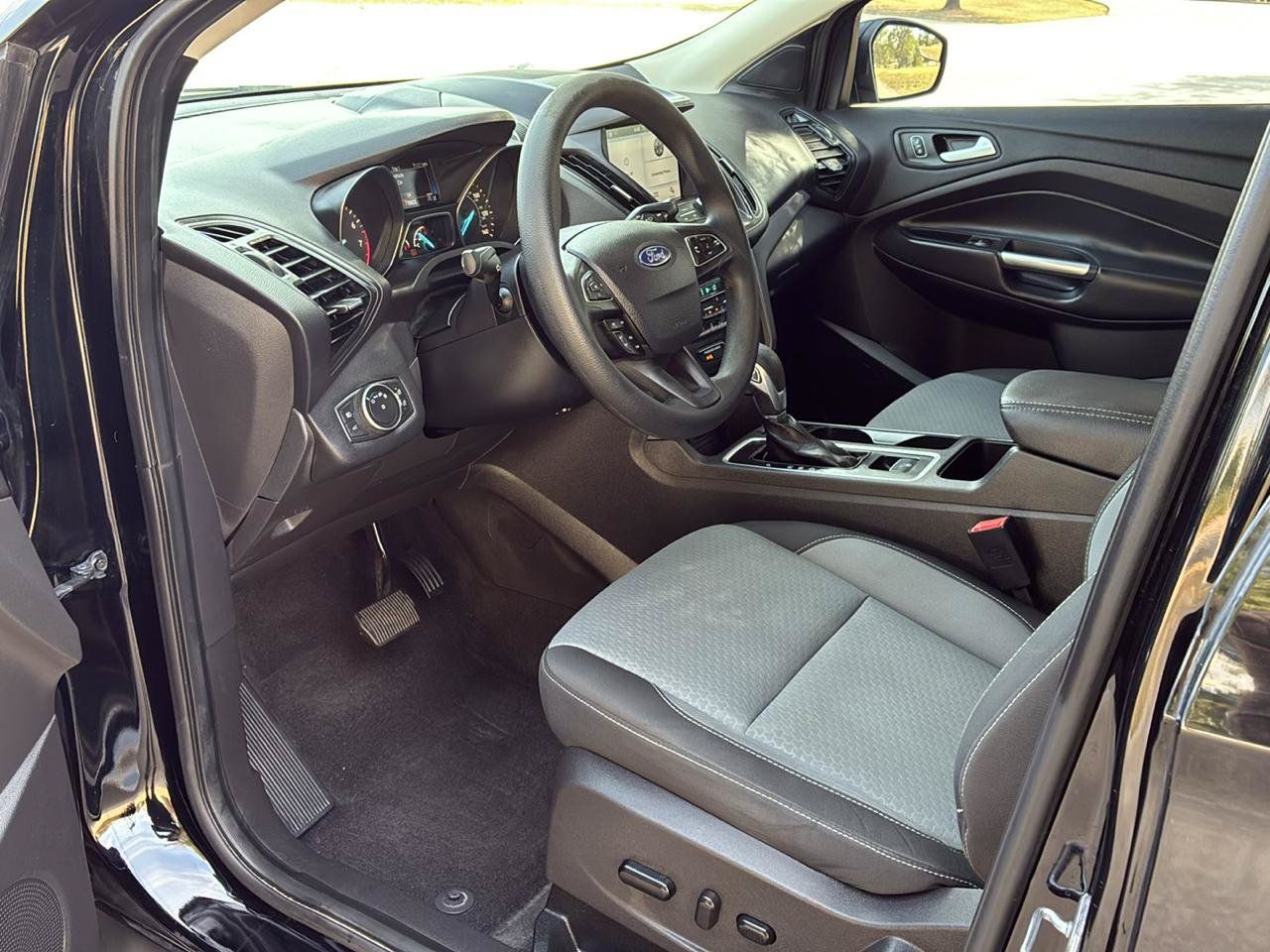 Used 2018 Ford Escape SE w/ SE Sync 3 Package FWD image 13