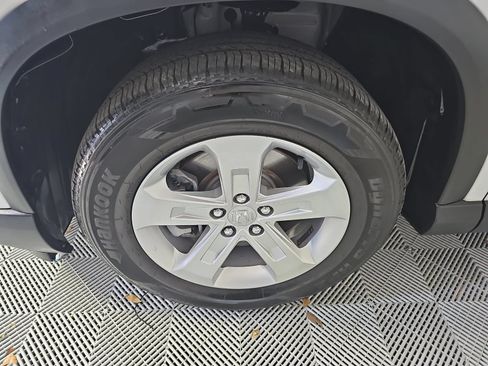 Used 2023 Honda Pilot LX image 10