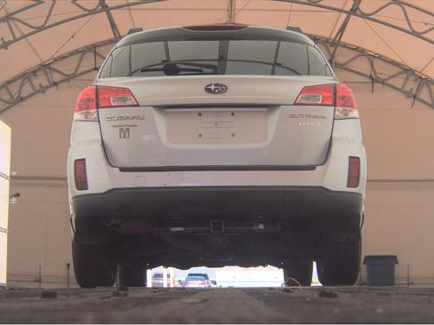 Used 2013 Subaru Outback 2.5i Premium w/ All-Weather Pkg image 7