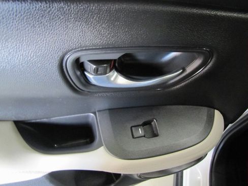 Certified 2025 Honda HR-V LX image 13