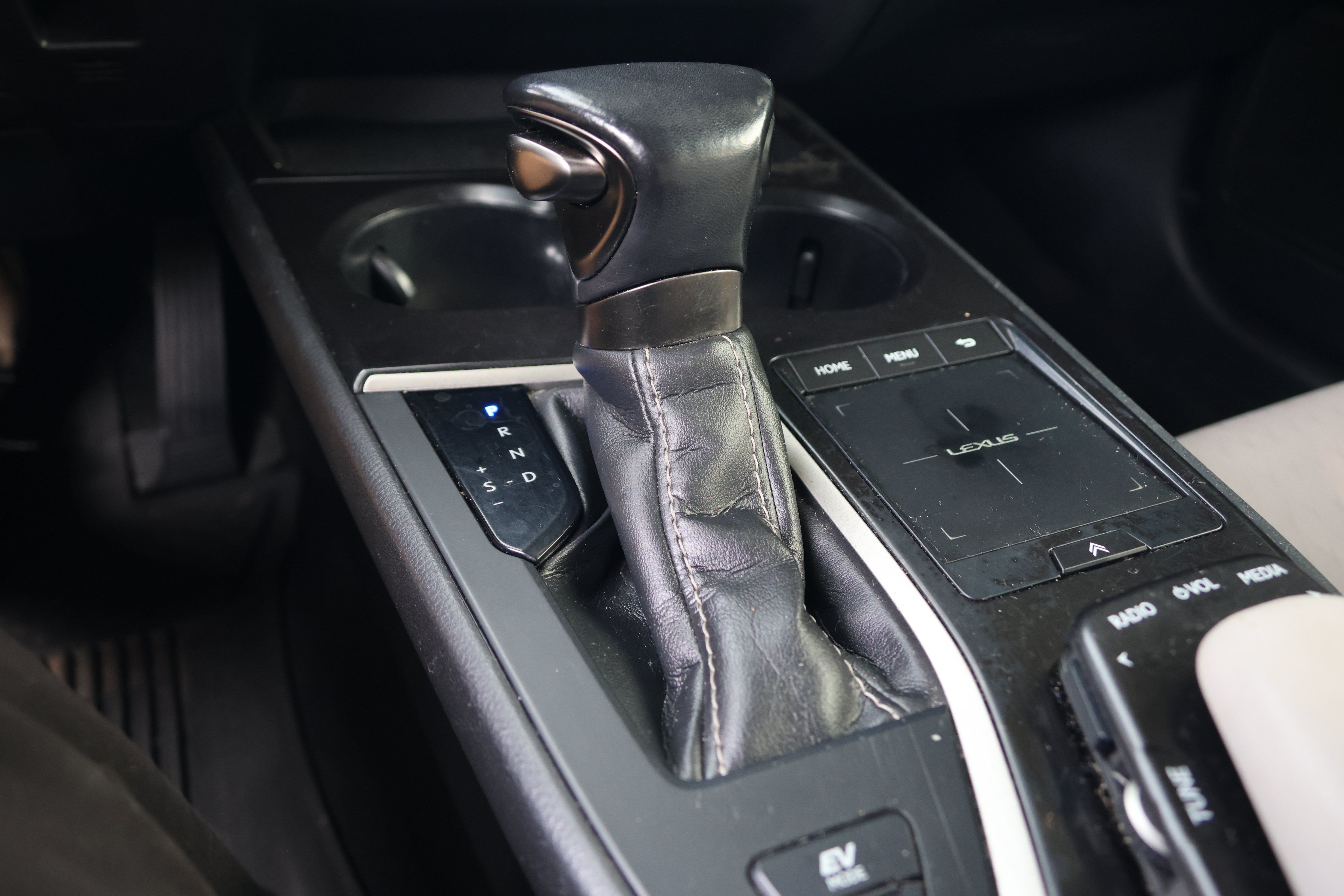 Used 2021 Lexus UX 250h w/ Accessory Package (Z1) AWD/4WD image 26