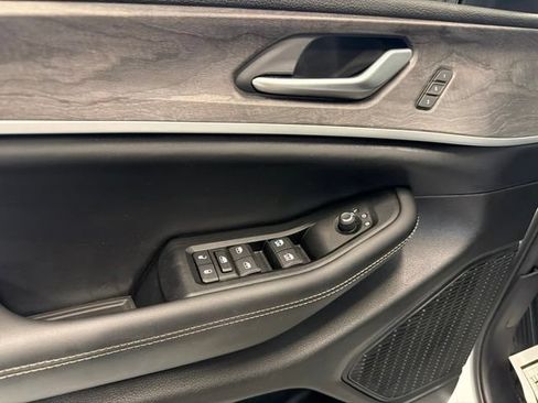 Used 2023 Jeep Grand Cherokee Limited AWD/4WD image 34