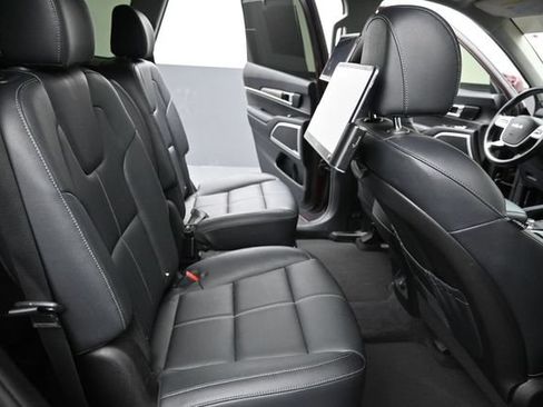 Used 2022 Kia Telluride EX w/ EX Premium Package FWD image 10