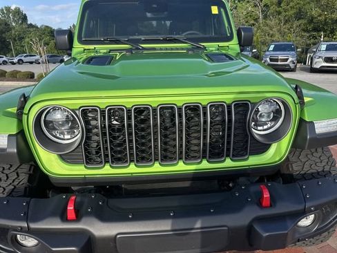 Used 2025 Jeep Wrangler Unlimited Rubicon AWD/4WD image 22