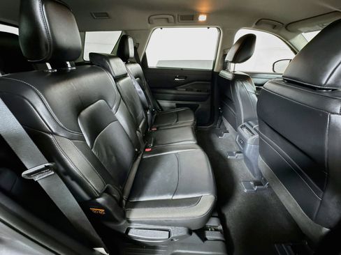 Used 2025 Nissan Pathfinder SL image 26