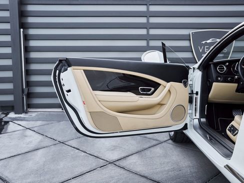 Used 2016 Bentley Continental GT image 25