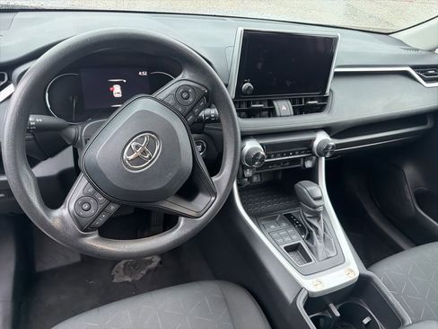 Used 2024 Toyota RAV4 XLE AWD/4WD image 10