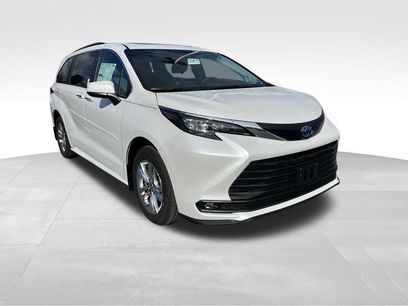 New 2025 Toyota Sienna XLE