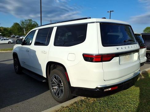 Used 2024 Jeep Wagoneer Series II image 9