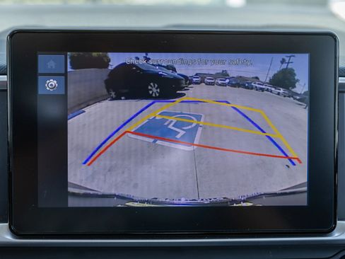 Used 2025 Hyundai Venue SEL FWD image 17