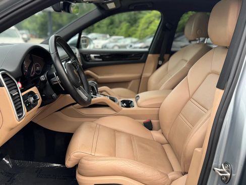 Used 2020 Porsche Cayenne AWD/4WD image 13