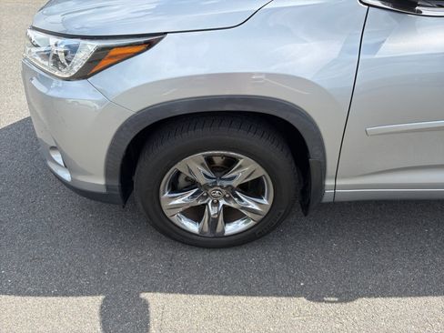 Used 2019 Toyota Highlander Limited Platinum AWD/4WD image 27