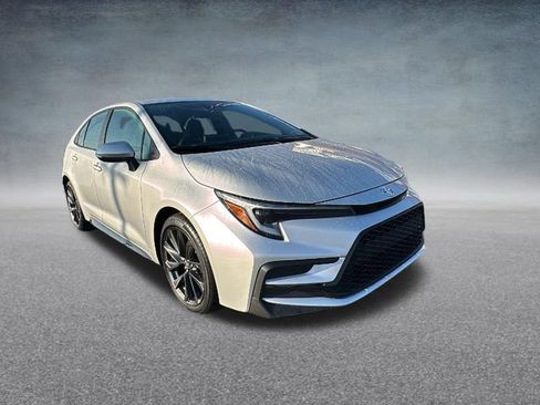 Used 2025 Toyota Corolla SE FWD image 3