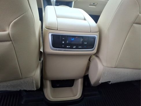 Used 2019 Toyota Highlander XLE AWD/4WD image 15