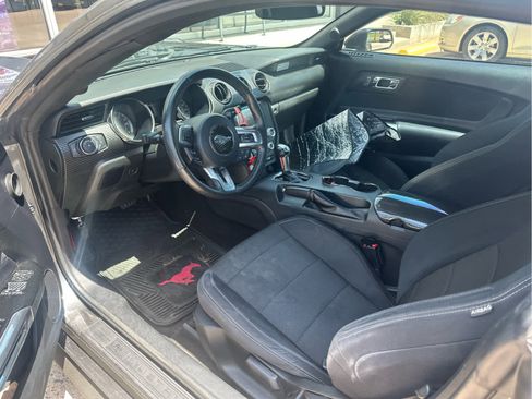 Used 2017 Ford Mustang Coupe RWD image 25