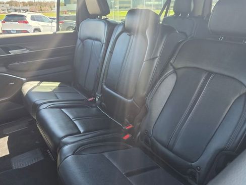 Used 2024 Jeep Wagoneer L Series II w/ Flexible Seating Group AWD/4WD image 27