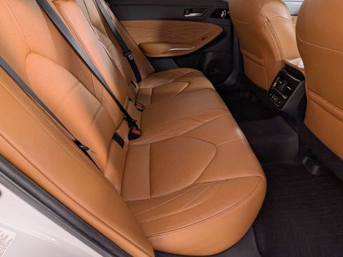 Used 2019 Toyota Avalon Limited FWD image 27