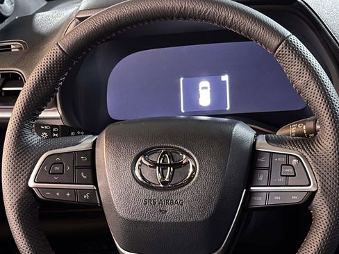 Used 2026 Toyota Sienna XSE image 21