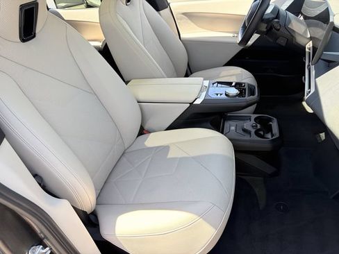Used 2023 BMW iX xDrive50 w/ Sport Package AWD/4WD image 11