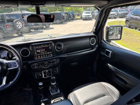 Used 2023 Jeep Wrangler Unlimited Sahara w/ Cold Weather Group AWD/4WD image 31