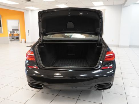 Used 2017 BMW 740i xDrive AWD/4WD image 9