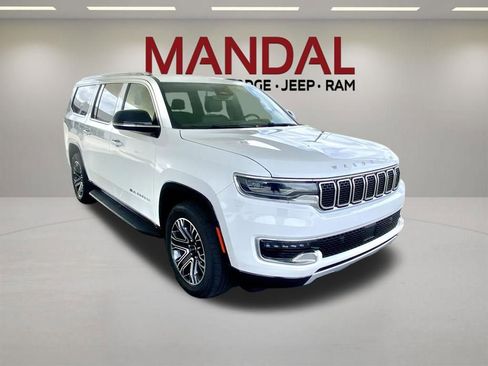 Used 2025 Jeep Wagoneer L Series II AWD/4WD image 4