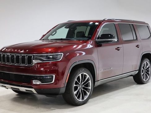 Used 2024 Jeep Wagoneer Series III w/ Premium Group I AWD/4WD image 3