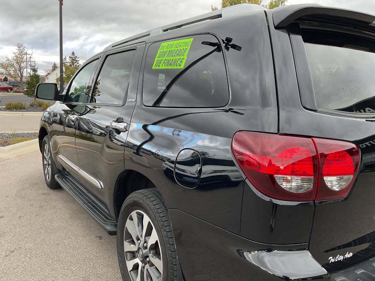 Used 2018 Toyota Sequoia Limited w/ Safety & Convenience Package AWD/4WD image 5