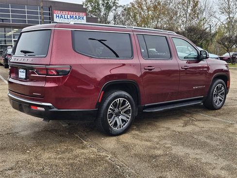 Used 2024 Jeep Wagoneer L Series II image 4