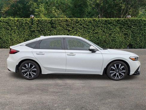 Used 2024 Honda Civic EX-L image 3