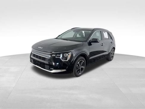 Certified 2025 Kia Niro SX image 5