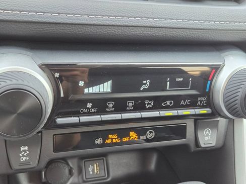 Used 2025 Toyota RAV4 LE FWD image 28