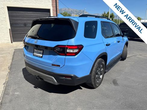 Used 2025 Honda Pilot TrailSport image 7