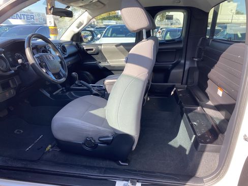 Used 2017 Toyota Tacoma SR RWD image 17