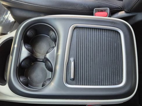 Used 2023 Chrysler Pacifica Touring-L FWD image 29