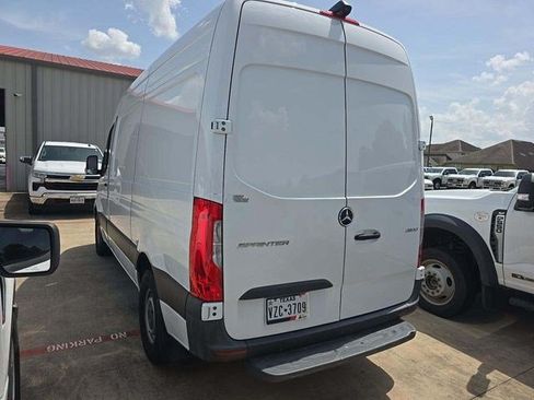 Used 2024 Mercedes-Benz Sprinter 2500 image 3