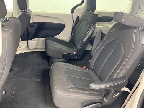 Used 2023 Chrysler Voyager LX FWD image 13