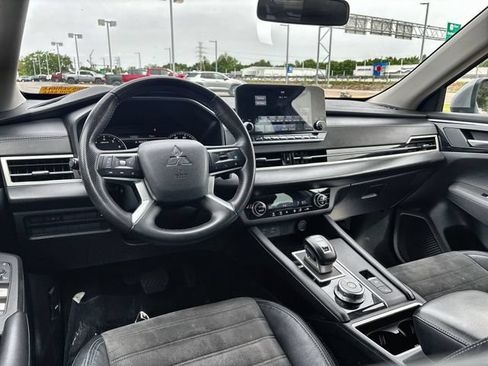 Used 2023 Mitsubishi Outlander SE FWD image 19