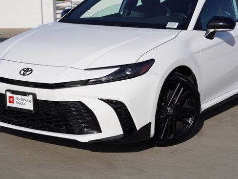 Used 2026 Toyota Camry Hybrid w/ Multimedia Upgrade Package FWD image 5