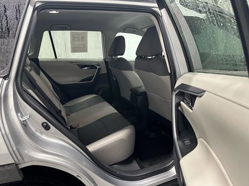 Used 2025 Toyota RAV4 XLE image 49